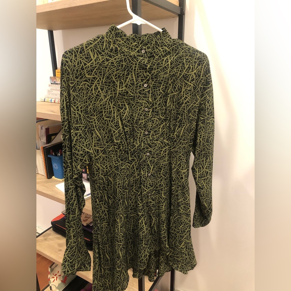 Nicole Miller mini dress - gorgeous green vine pattern! Size 8.